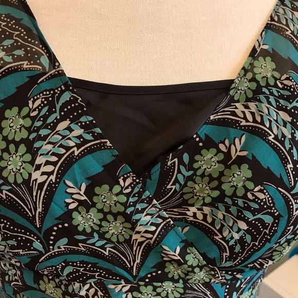 Ann Taylor LOFT Sleeveless Floral Top - Picture 2 of 4